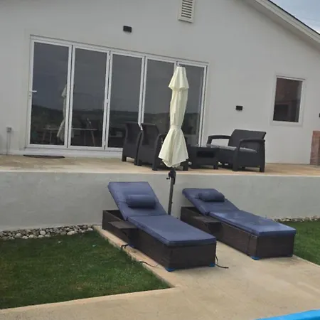 Aleksander Family House With Pool & Bbq Villa Fier